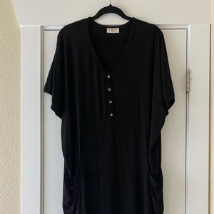 Dwell & Slumber black OS cocoon. EUC. Smoke free pet free home.